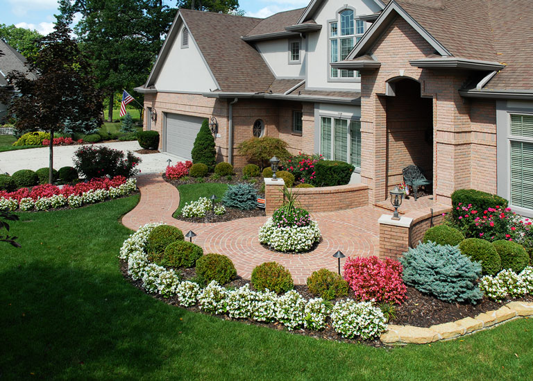 Front Yard Landscaping Ideas and Tips. A pleasant view from the street gives a sense of individual pride and accomplishment. And it adds greatly to your property's value by setting the yard apart and making it beautiful... #FrontYard #Landscaping