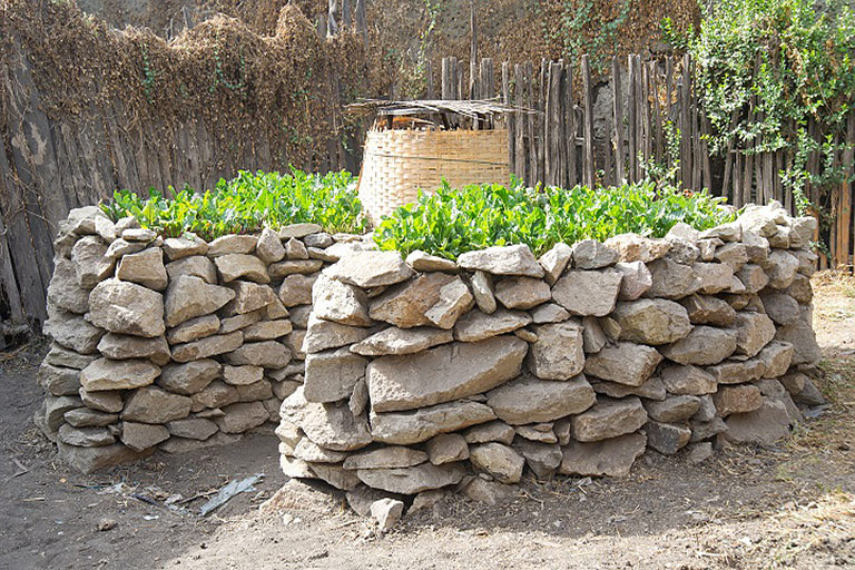 Keyhole Gardens: How to Make Keyhole Raised Bed