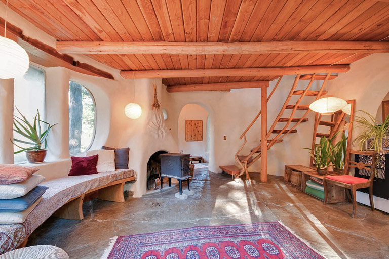 Cob Cottage-A Stunning Vacation Home