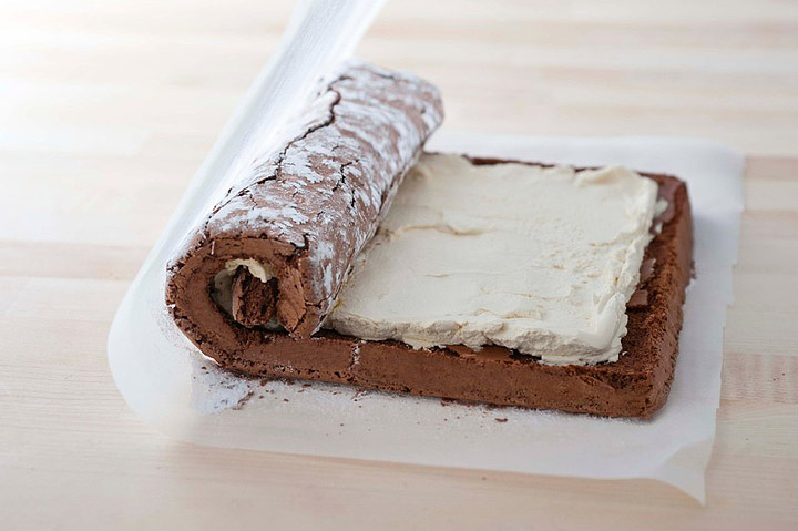 Chocolate and Irish cream roulade – Video Recipe