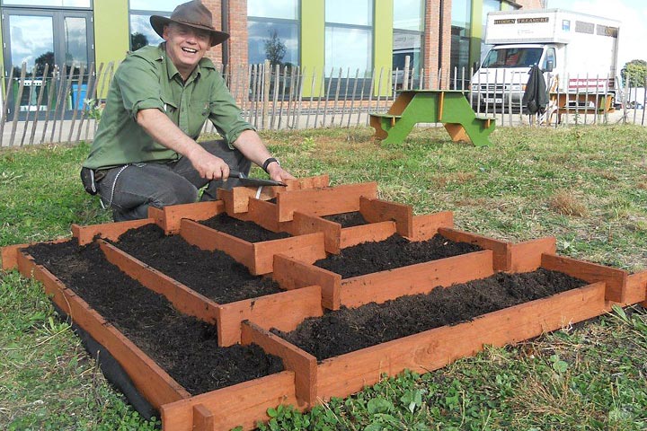 DIY – Pyramid Garden Planter