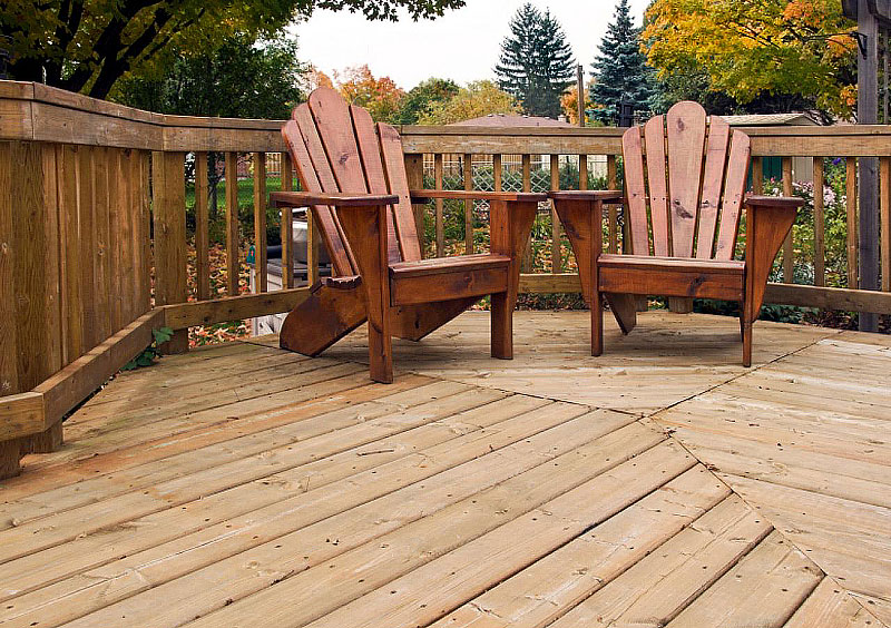Building Deck From Wood or Plastic?