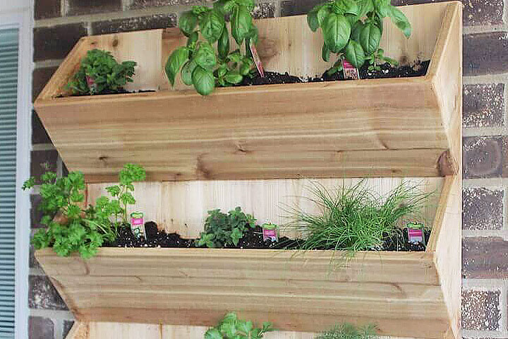 DIY - Easy Cedar Wall Planter