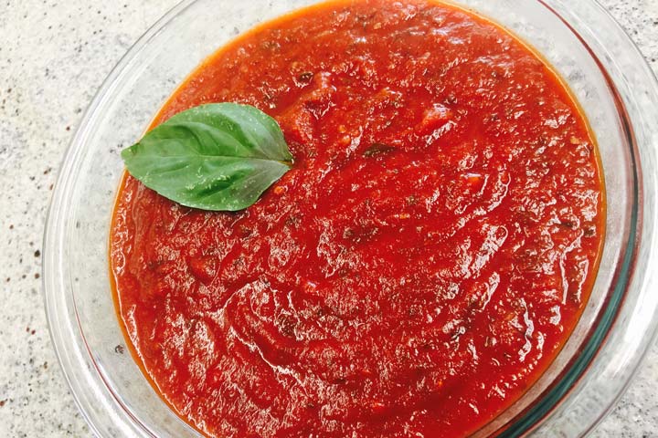 Homemade marinara sauce. So easy, delicious and customizable, you won't want to buy store brand ever again!