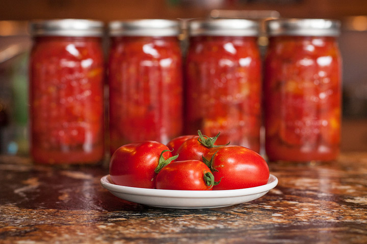 How to Easily Can Tomatoes at Home