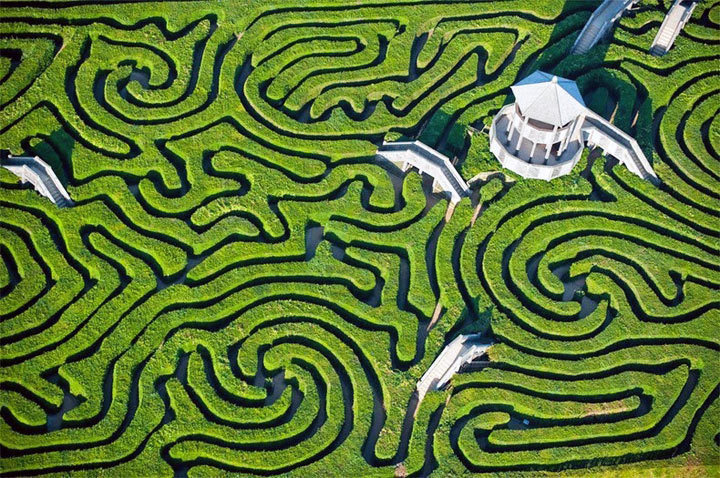 8 Breathtaking Garden Mazes