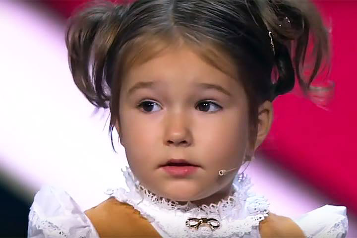 Bella Devyatkina, 4 Year Old Girl Speaks 7 Languages!