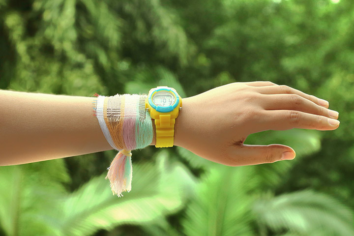 Charge Your Phone With Hybrid Power Textile