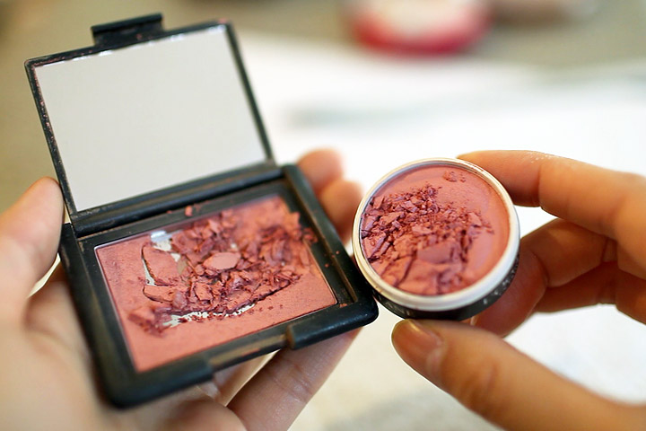 Makeup Tips - How to Fix Broken Blush