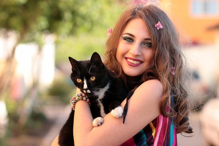 9 Signs Your Cat Actually Loves You