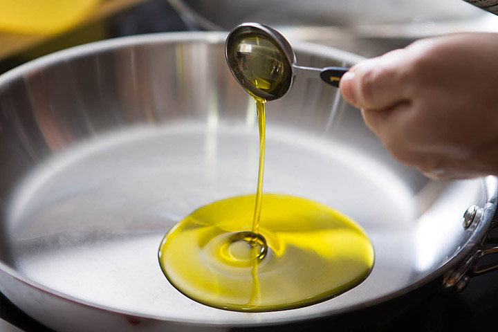 Healthy Eating - What's the Healthiest Cooking Oil?