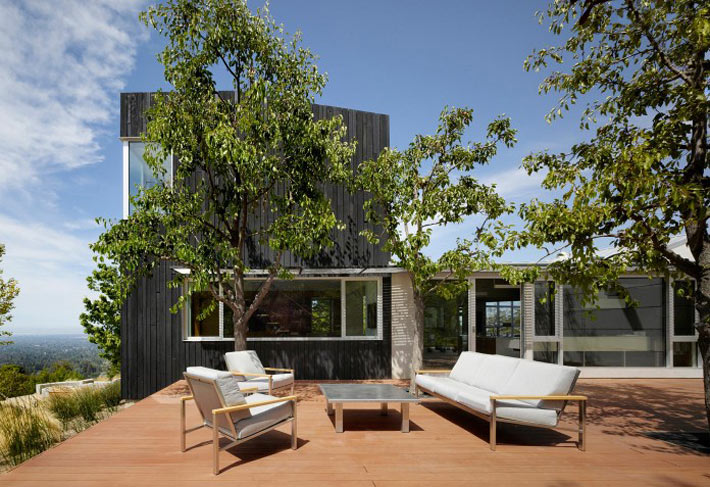 Shou Sugi Ban House by Schwartz and Architecture