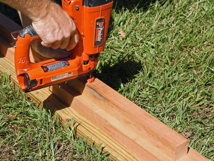 Diy Tutorial Build A Raised Bed and Trellis